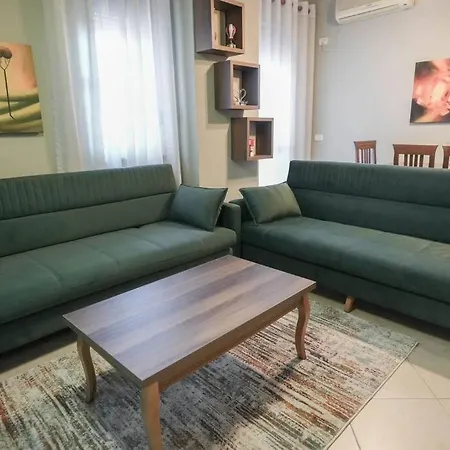Staycation, Center With Balcony Appartement
