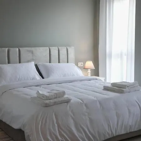 Apartment Staycation, Center With Balcony Tirana