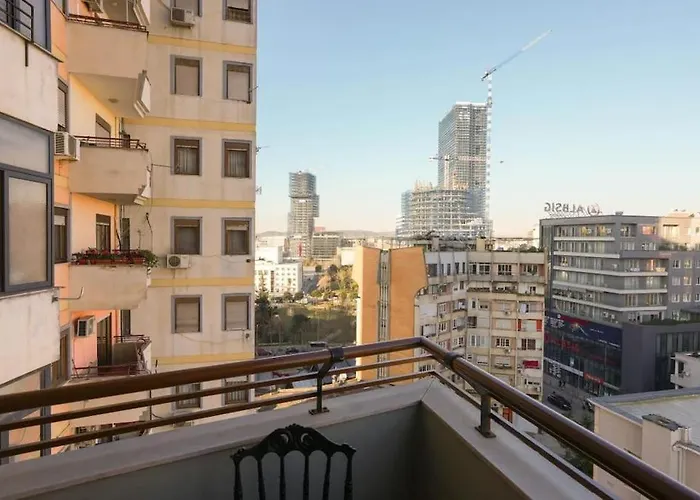 Staycation, Center With Balcony Apartman