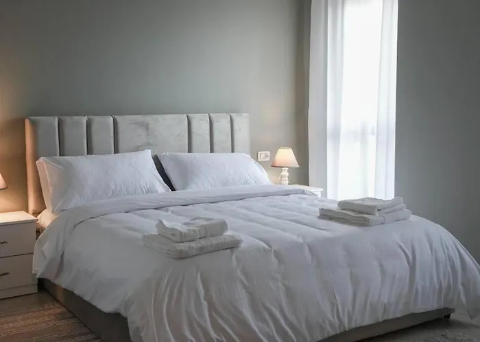 Apartament Staycation, Center With Balcony Tirana